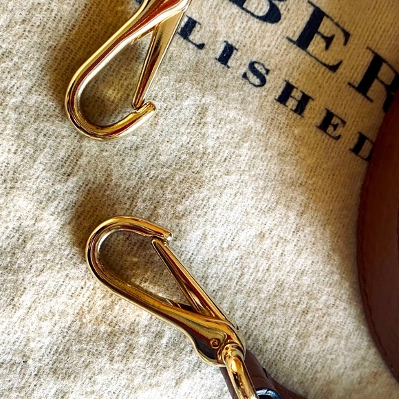 Burberry Cross Body. - Picture 7 of 10